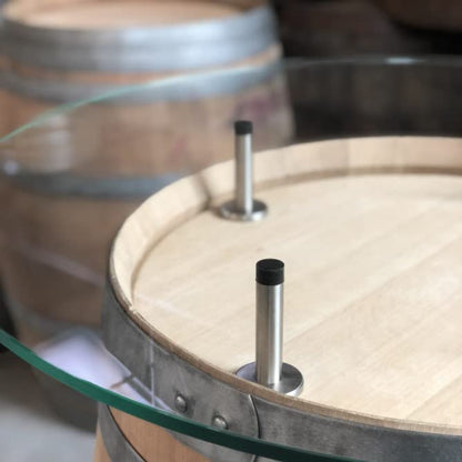Stilvoller Weinfasstisch mit Glastischplatte