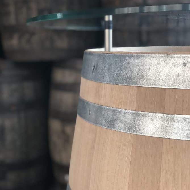Stilvoller Weinfasstisch mit Glastischplatte